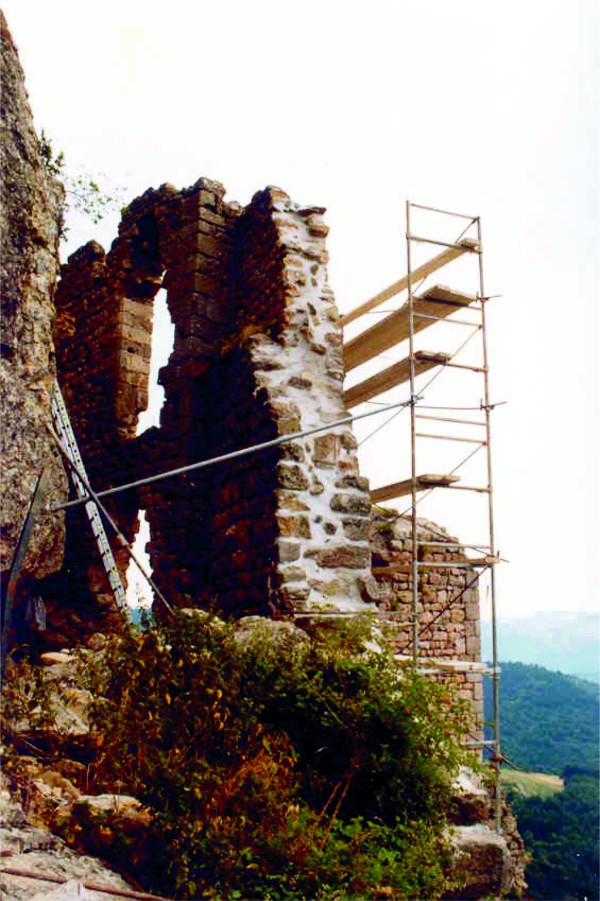 Logis 3, mur Nord, démontage de l'échafaudage, 1999-08