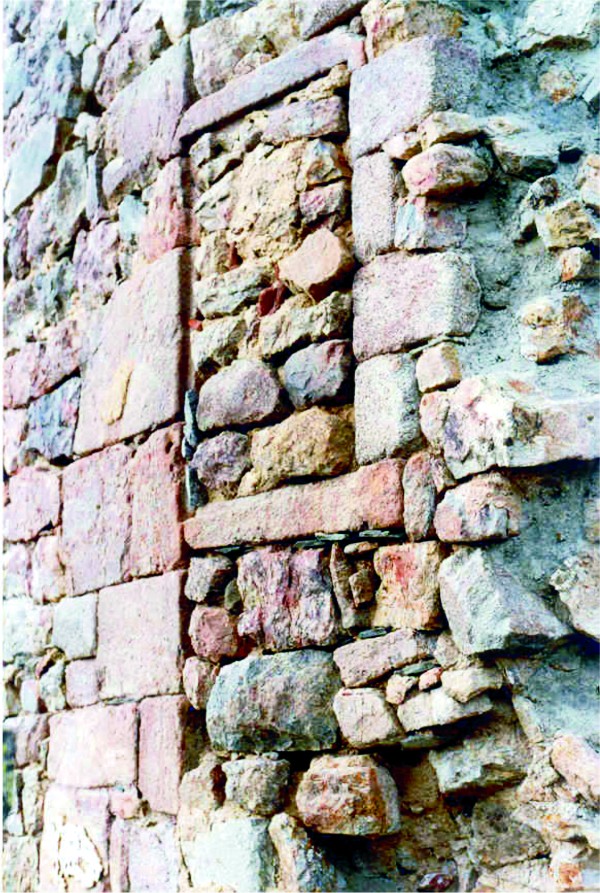 Logis 3, mur Nord, détail sur le placard avant travaux, 1999-06