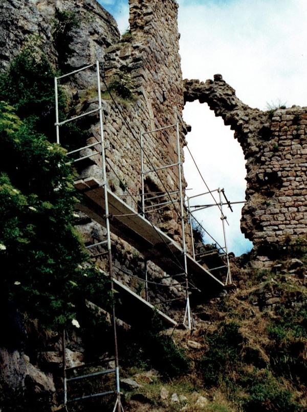 Logis 3, mur Nord, montage de l'échafaudage, 1999-06